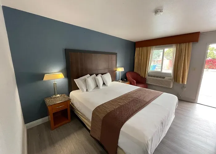 Pacific Inn